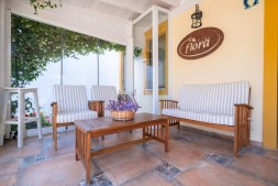 Flora Bozcaada Otel